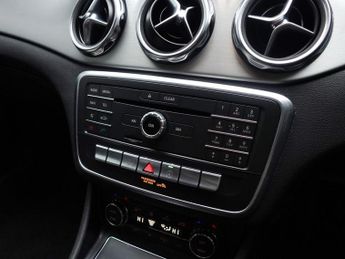 MERCEDES-BENZ GLA 2.1 GLA200d AMG Line SUV 5dr Diesel 7G-DCT Euro 6 (s/s) (136 ps)