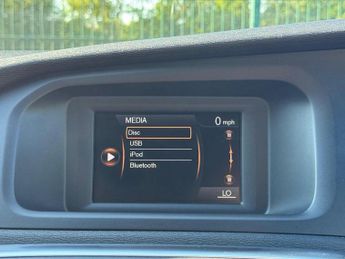 VOLVO V40 2.0 T2 R-Design Hatchback 5dr Petrol Manual Euro 6 (s/s) (122 ps