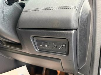 LAND ROVER DISCOVERY SPORT 2.0 Si4 SE Tech SUV 5dr Petrol Auto 4WD Euro 6 (s/s) (240 ps)