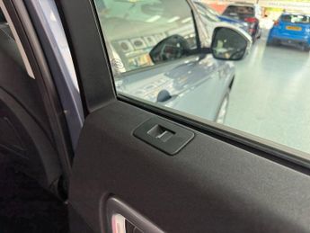 LAND ROVER DISCOVERY SPORT 2.0 Si4 SE Tech SUV 5dr Petrol Auto 4WD Euro 6 (s/s) (240 ps)