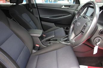 HYUNDAI TUCSON 1.7 CRDi Blue Drive SE Nav SUV 5dr Diesel DCT Euro 6 (s/s) (141 