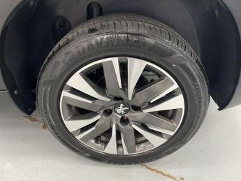 PEUGEOT 2008 1.6 BlueHDi Allure SUV 5dr Diesel Manual Euro 6 (s/s) (100 ps) -