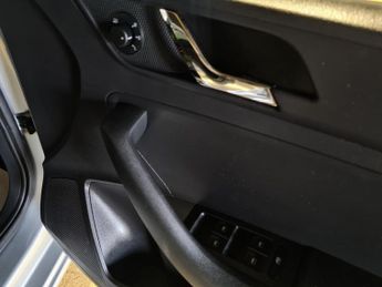 SKODA RAPID SPACEBACK 1.4 TSI Elegance Hatchback 5dr Petrol DSG Euro 5 (122 ps)