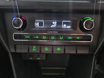 SKODA RAPID SPACEBACK 1.4 TSI Elegance Hatchback 5dr Petrol DSG Euro 5 (122 ps)