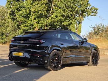 LAMBORGHINI URUS 4.0 V8 BiTurbo 25.9kWh SE SUV 5dr Petrol Plug-in Hybrid Auto 4WD