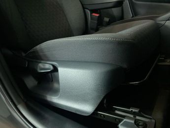 TOYOTA YARIS 1.5 VVT-h Design Hatchback 5dr Petrol Hybrid E-CVT Euro 6 (s/s) 