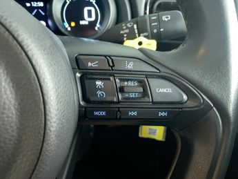 TOYOTA YARIS 1.5 VVT-h Design Hatchback 5dr Petrol Hybrid E-CVT Euro 6 (s/s) 