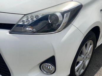 TOYOTA YARIS 1.5 VVT-h T4 Hatchback 5dr Petrol Hybrid CVT Euro 5 (101 ps)