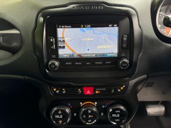 JEEP RENEGADE 1.4T MultiAirII Limited SUV 5dr Petrol DDCT Euro 6 (s/s) (140 ps