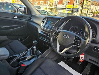 HYUNDAI TUCSON 1.6 GDi Blue Drive SE Nav SUV 5dr Petrol Manual Euro 6 (s/s) (13