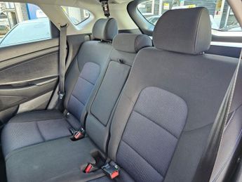 HYUNDAI TUCSON 1.6 GDi Blue Drive SE Nav SUV 5dr Petrol Manual Euro 6 (s/s) (13