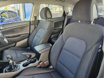 HYUNDAI TUCSON 1.6 GDi Blue Drive SE Nav SUV 5dr Petrol Manual Euro 6 (s/s) (13