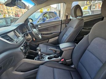 HYUNDAI TUCSON 1.6 GDi Blue Drive SE Nav SUV 5dr Petrol Manual Euro 6 (s/s) (13