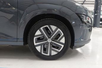 HYUNDAI KONA 39kWh SE Connect SUV 5dr Electric Auto (10.5kW Charger) (136 ps)