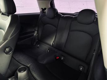 MINI HATCH 1.5 Cooper Hatchback 3dr Petrol Steptronic Euro 6 (s/s) (136 ps)