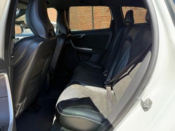 VOLVO XC60 2.0 D4 R-Design Nav SUV 5dr Diesel Auto Euro 6 (s/s) (190 ps)