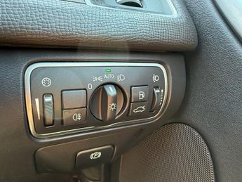 VOLVO XC60 2.0 D4 R-Design Nav SUV 5dr Diesel Auto Euro 6 (s/s) (190 ps)