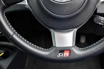 TOYOTA YARIS 1.5 VVT-h GR SPORT E-CVT Euro 6 (s/s) 5dr