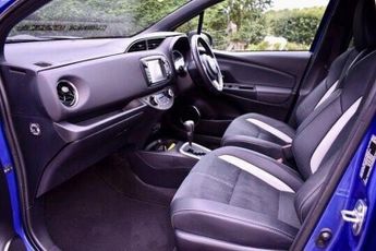 TOYOTA YARIS 1.5 VVT-h GR SPORT E-CVT Euro 6 (s/s) 5dr
