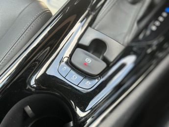 TOYOTA C-HR 1.8 VVT-h Dynamic SUV 5dr Petrol Hybrid CVT Euro 6 (s/s) (122 ps