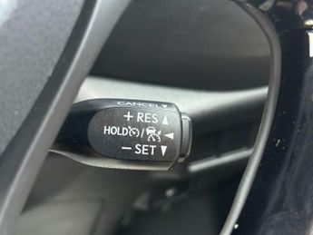 TOYOTA C-HR 1.8 VVT-h Dynamic SUV 5dr Petrol Hybrid CVT Euro 6 (s/s) (122 ps