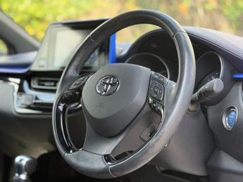 TOYOTA C-HR 1.8 VVT-h Dynamic SUV 5dr Petrol Hybrid CVT Euro 6 (s/s) (122 ps