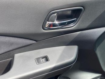 HONDA CR-V 2.0 i-VTEC SE SUV 5dr Petrol Auto 4WD Euro 5 (155 ps)