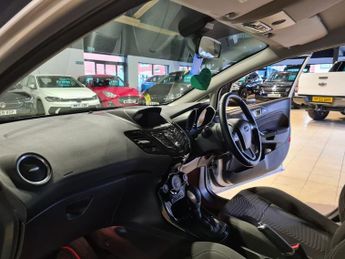 FORD FIESTA 1.0T EcoBoost Zetec Hatchback 5dr Petrol Powershift Euro 6 (100 