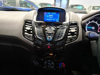FORD FIESTA 1.0T EcoBoost Zetec Hatchback 5dr Petrol Powershift Euro 6 (100 