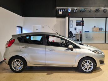 FORD FIESTA 1.0T EcoBoost Zetec Hatchback 5dr Petrol Powershift Euro 6 (100 