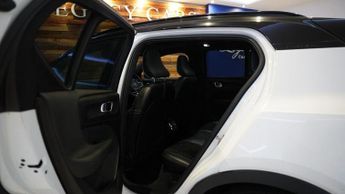 VOLVO XC40 2.0 T5 R-Design Pro SUV 5dr Petrol Auto AWD Euro 6 (s/s) (247 ps