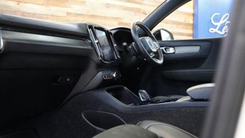 VOLVO XC40 2.0 T5 R-Design Pro SUV 5dr Petrol Auto AWD Euro 6 (s/s) (247 ps