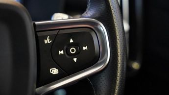 VOLVO XC40 2.0 T5 R-Design Pro SUV 5dr Petrol Auto AWD Euro 6 (s/s) (247 ps