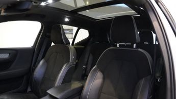 VOLVO XC40 2.0 T5 R-Design Pro SUV 5dr Petrol Auto AWD Euro 6 (s/s) (247 ps