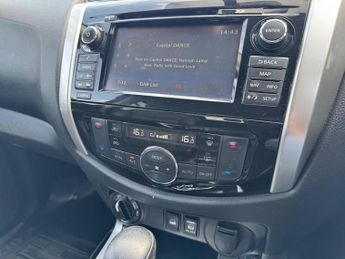 NISSAN NAVARA 2.3 dCi Tekna Pickup Double Cab 4dr Diesel Auto 4WD Euro 6 (190 