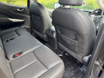 NISSAN NAVARA 2.3 dCi Tekna Pickup Double Cab 4dr Diesel Auto 4WD Euro 6 (190 