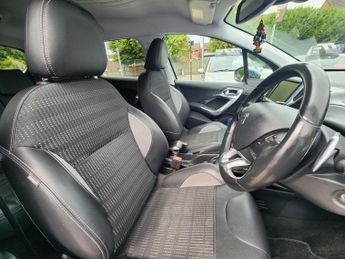 PEUGEOT 2008 1.6 e-HDi Allure SUV 5dr Diesel EGC Euro 5 (s/s) (92 ps)