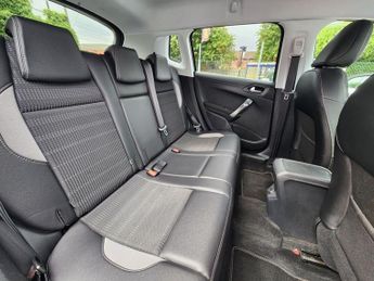 PEUGEOT 2008 1.6 e-HDi Allure SUV 5dr Diesel EGC Euro 5 (s/s) (92 ps)