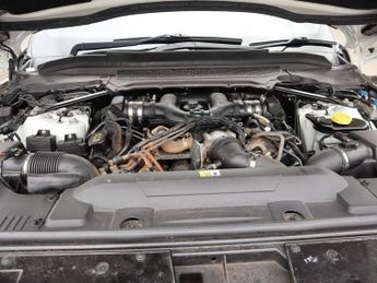 LAND ROVER RANGE ROVER 4.4 SD V8 Vogue SE SUV 5dr Diesel Auto 4WD Euro 5 (339 ps)