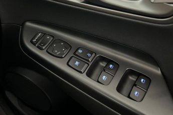 HYUNDAI KONA 64kWh Premium SE SUV 5dr Electric Auto (7kW Charger) (204 ps) Ap