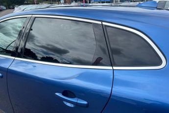 VOLVO V40 1.5 T2 R-Design Edition Hatchback 5dr Petrol Auto Euro 6 (s/s) (