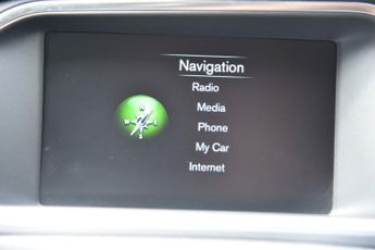VOLVO V40 2.0 D4 SE Lux Nav Hatchback 5dr Diesel Auto Euro 6 (s/s) (190 ps