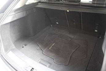 LAND ROVER RANGE ROVER VELAR 3.0 SD6 V6 HSE SUV 5dr Diesel Auto 4WD Euro 6 (stop/start) (300 