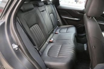 JAGUAR F-PACE 2.0 D180 Portfolio SUV 5dr Diesel Auto AWD Euro 6 (s/s) (180 ps)