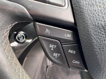 FORD KUGA 2.0 TDCi ST-Line SUV 5dr Diesel Powershift AWD Euro 6 (s/s) (180