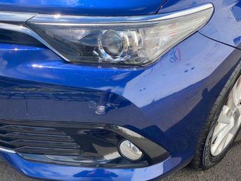 TOYOTA AURIS 1.8 VVT-h Icon Hatchback 5dr Petrol Hybrid CVT Euro 6 (s/s) (Saf