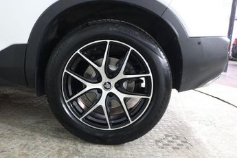 VOLVO XC40 2.0 D4 R-Design Pro Auto AWD Euro 6 (s/s) 5dr