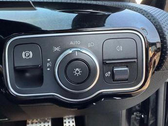 MERCEDES-BENZ A-CLASS 1.5 A180d AMG Line (Executive) Hatchback 5dr Diesel 7G-DCT Euro 
