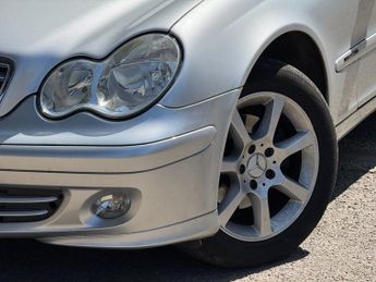 MERCEDES-BENZ C CLASS 1.8 C200 Kompressor Classic SE Saloon 4dr Petrol Automatic (202 