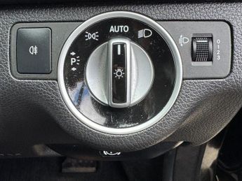 MERCEDES-BENZ C CLASS 1.6 C180 BlueEfficiency Executive SE Saloon 4dr Petrol G-Tronic+